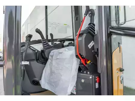 Mini kotrógép 2026 Case CX 30 D (6)