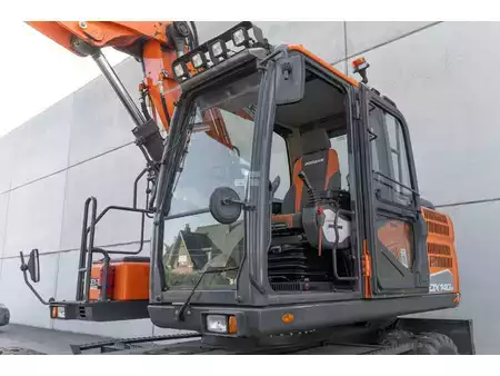 Escavatori gommati 2019 Doosan DX 140 W (17)