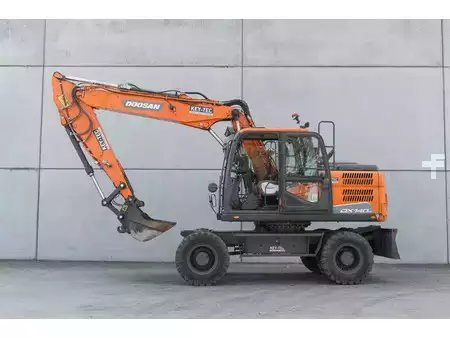 Escavatori gommati 2019 Doosan DX 140 W (4)