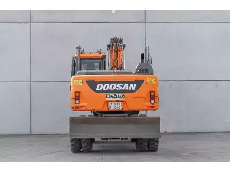 Escavatori gommati 2019 Doosan DX 140 W (6)