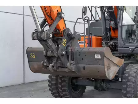 Escavatori gommati 2019 Doosan DX 140 W (8)