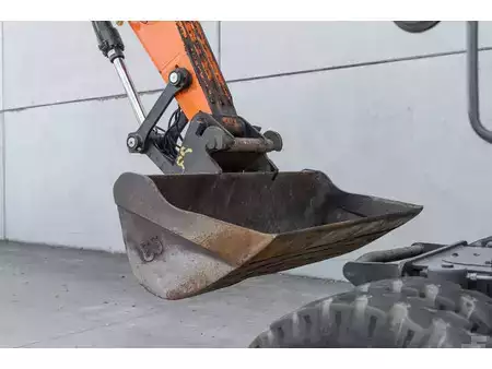 Escavatori gommati 2019 Doosan DX 140 W (9)