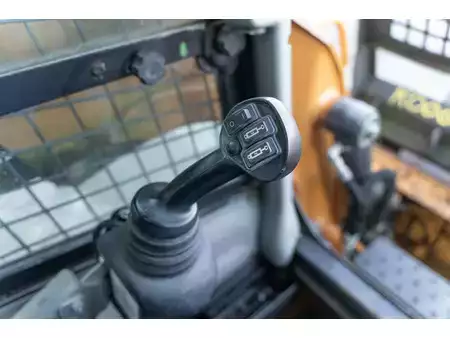 Cargadoras sobre orugas 2017 Case TR 270 (11)