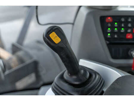 Kerekes rakodó 2017 Case 1121 G Evolution (10)