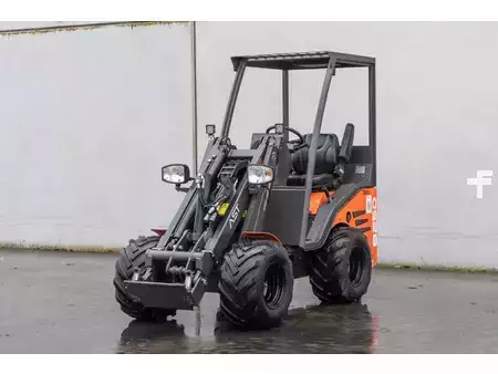 Cargadores compactas 2022 Castloaders 825D (1)
