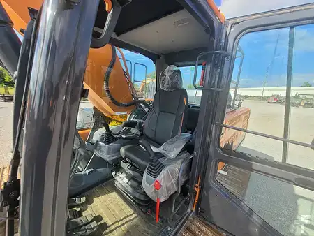 Crawler Excavators 2018 Doosan DX225LC-5 (2)