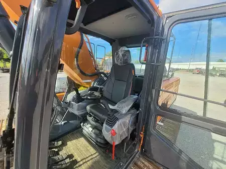 Crawler Excavators 2023 Doosan DX350LC-7 (2)