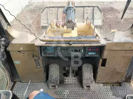 Chargeuse sur chenilles 2000 Caterpillar 963 C (9)