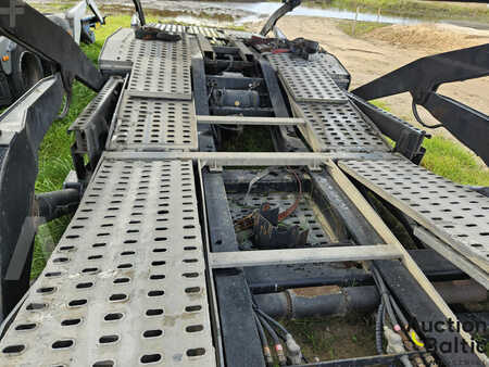 Kuorma-auto 2006 Scania P 420 (16)