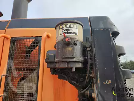 Chargeuse sur pneus 2004 Daewoo Mega 300 V (10)