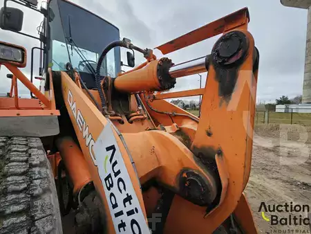 Chargeuse sur pneus 2004 Daewoo Mega 300 V (11)