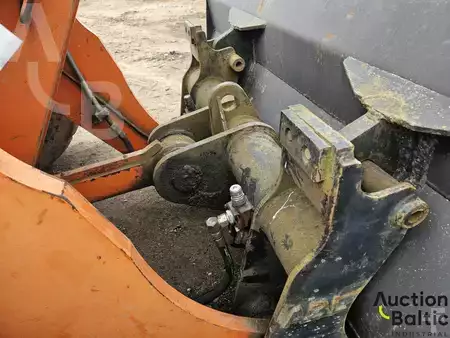 Chargeuse sur pneus 2004 Daewoo Mega 300 V (12)