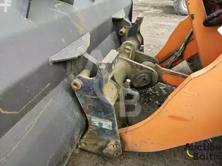 Chargeuse sur pneus 2004 Daewoo Mega 300 V (13)