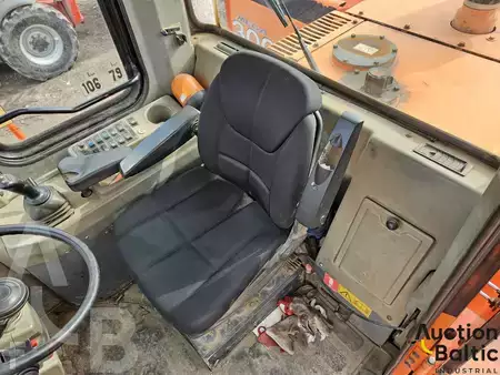 Chargeuse sur pneus 2004 Daewoo Mega 300 V (5)