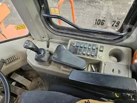 Chargeuse sur pneus 2004 Daewoo Mega 300 V (6)