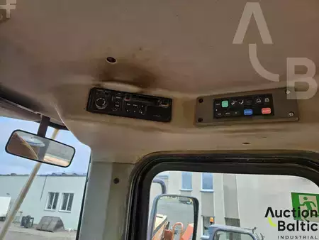 Chargeuse sur pneus 2004 Daewoo Mega 300 V (8)