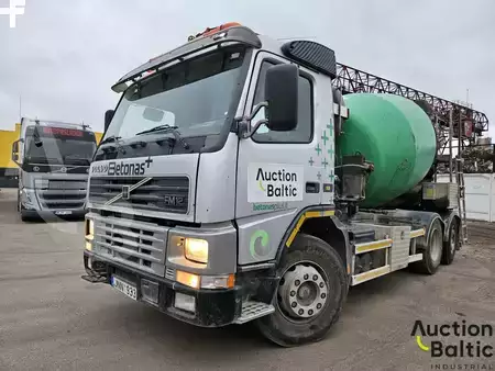 Truck mixer 2002 Volvo FM12 (1)