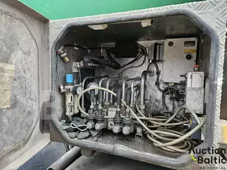 Truck mixer 2002 Volvo FM12 (14)