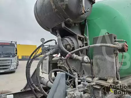 Truck mixer 2002 Volvo FM12 (5)