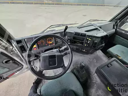Truck mixer 2002 Volvo FM12 (8)