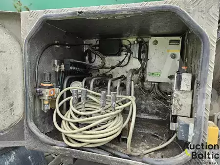 Truck mixer 2002 Volvo FM12 (15)