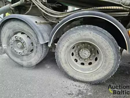 Truck mixer 2002 Volvo FM12 (19)