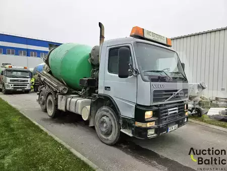 Truck mixer 2002 Volvo FM12 (2)