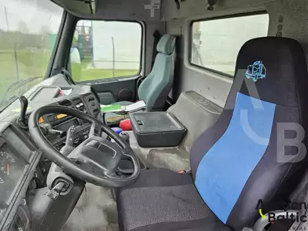 Truck mixer 2002 Volvo FM12 (9)