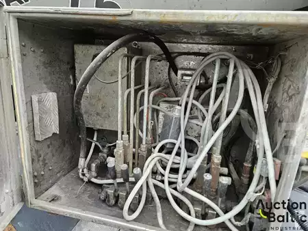 Truck mixer 2002 Volvo FM9 (13)