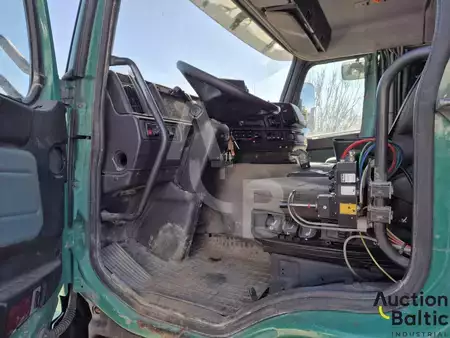 Lastbil 2001 Volvo FM12 6X4 (6)