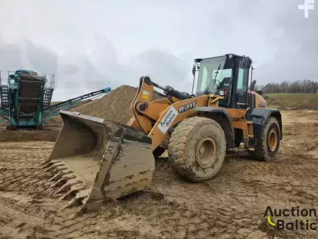 Chargeuse sur pneus 2013 Case 821 F (1)