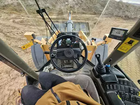 Chargeuse sur pneus 2013 Case 821 F (11)