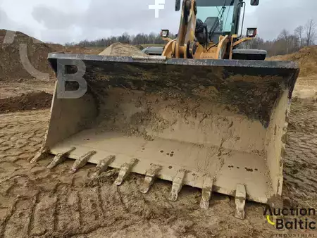 Chargeuse sur pneus 2013 Case 821 F (12)