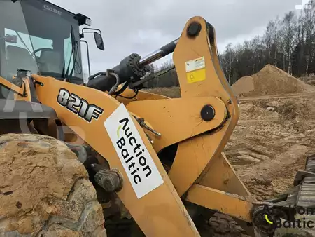 Chargeuse sur pneus 2013 Case 821 F (17)