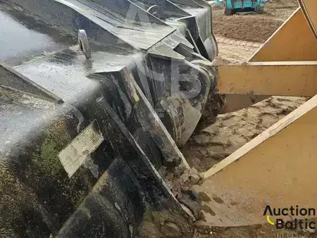 Chargeuse sur pneus 2013 Case 821 F (19)