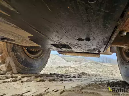 Chargeuse sur pneus 2013 Case 821 F (20)