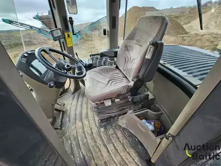 Chargeuse sur pneus 2013 Case 821 F (5)