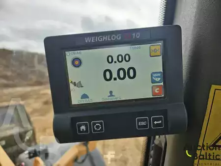 Chargeuse sur pneus 2013 Case 821 F (7)