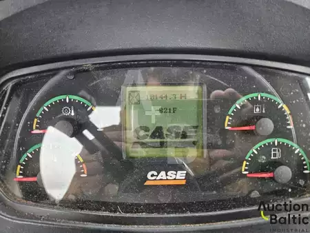 Chargeuse sur pneus 2013 Case 821 F (8)