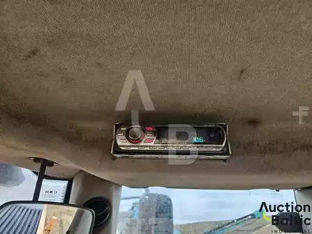 Chargeuse sur pneus 2013 Case 821 F (9)