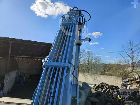 Escavatori gommati 2001 Fuchs MHL 320 (10)