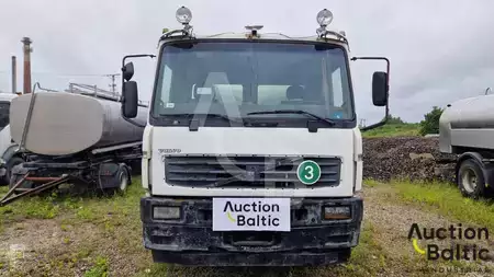 Lastbil 2005 Volvo FL220 (2)