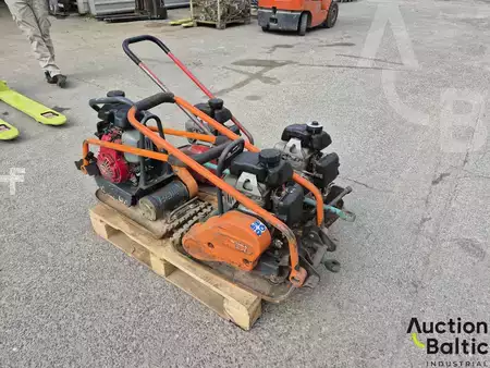 Ostatní 0 Dynapac LF45, Ammann AVP1033 & 2 Belle (1)