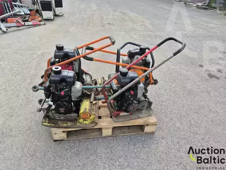 Ostatní 0 Dynapac LF45, Ammann AVP1033 & 2 Belle (2)