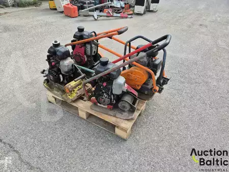 Ostatní 0 Dynapac LF45, Ammann AVP1033 & 2 Belle (3)
