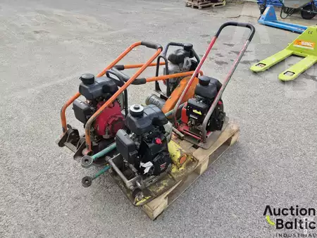 Ostatní 0 Dynapac LF45, Ammann AVP1033 & 2 Belle (4)