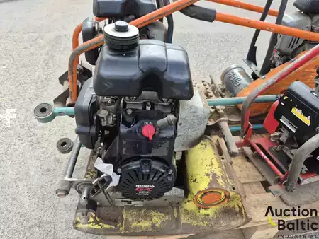 Ostatní 0 Dynapac LF45, Ammann AVP1033 & 2 Belle (5)