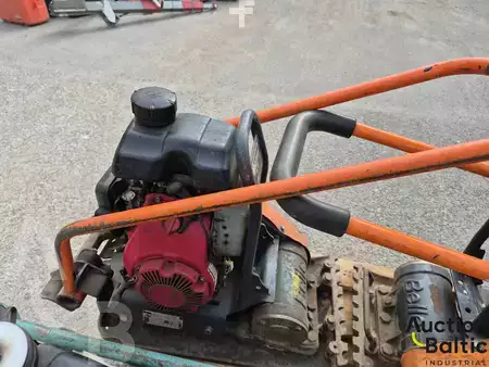 Ostatní 0 Dynapac LF45, Ammann AVP1033 & 2 Belle (6)
