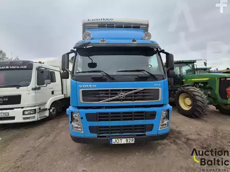 Vrachtwagen 2007 Volvo FM360 (2)