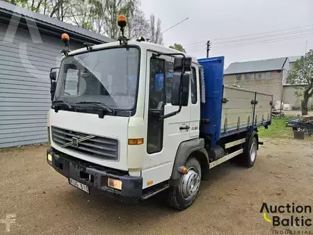 Vrachtwagen 2001 Volvo FL611 (3)